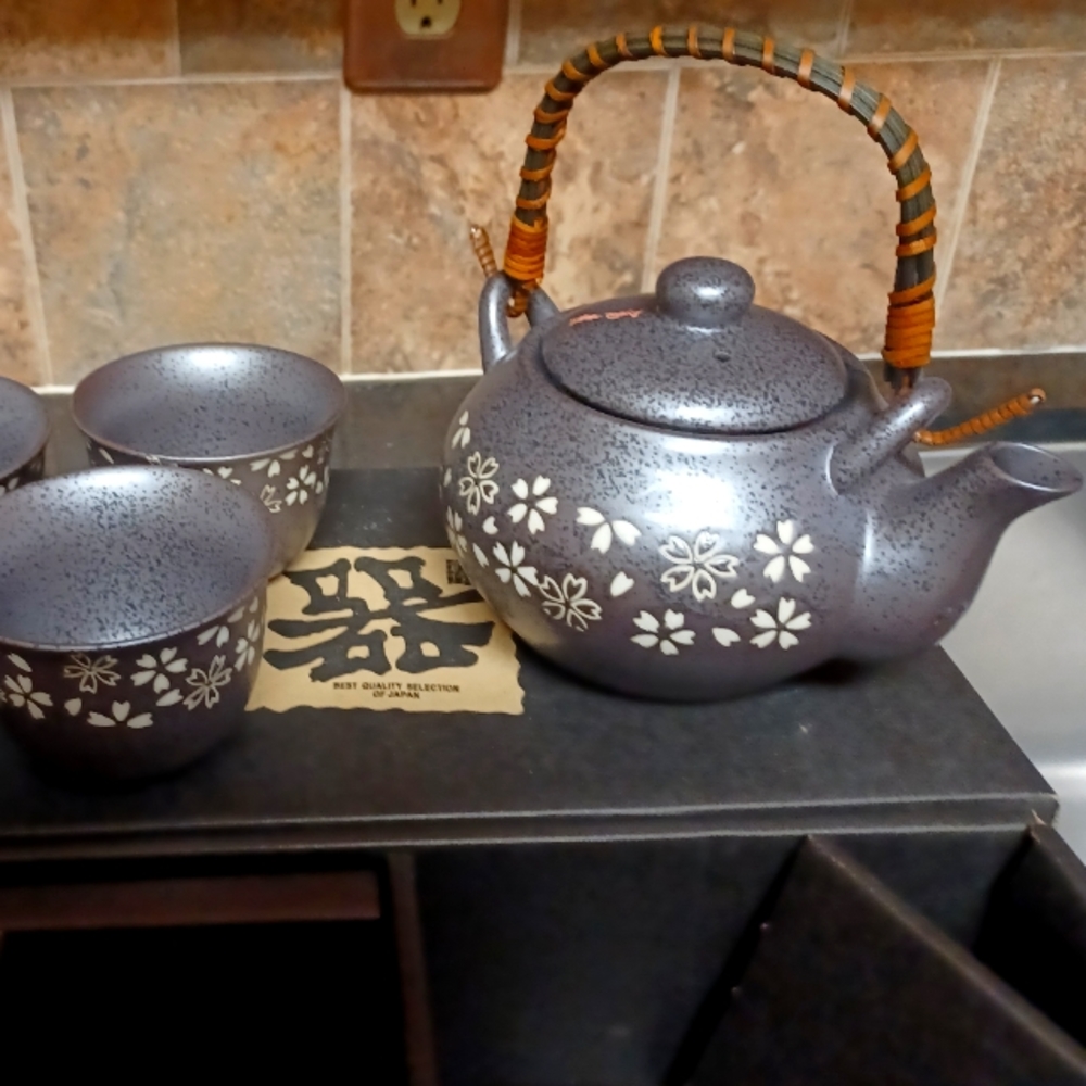 NWOT | Beautiful Porcelain 5-piece Japanese tea set
